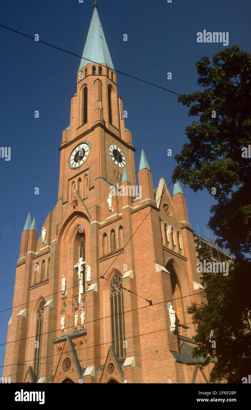 Die katholische Pfarrkirche St. Johannes Baptist im Bezirk Haidhausen. Ein Backsteingebäude, das in den Jahren 1852 - 74 nach Plänen von Matthias Berger erbaut wurde. [Automatisierte Übersetzung] Stockfoto