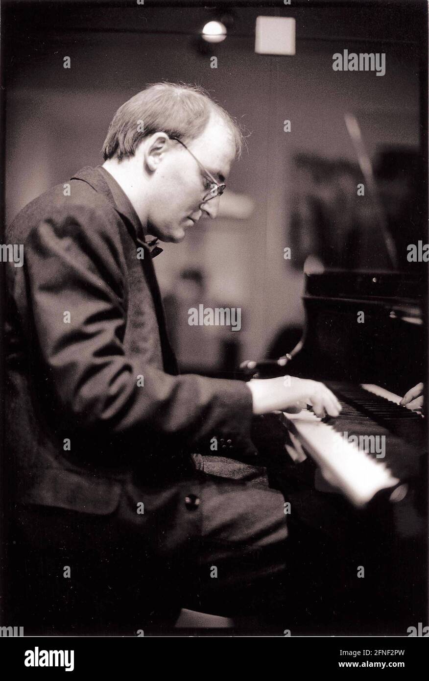 Michael Endres, Pianist, vor einem Konzert im Pianohaus van Bremen in Dortmund. [Automatisierte Übersetzung] Stockfoto