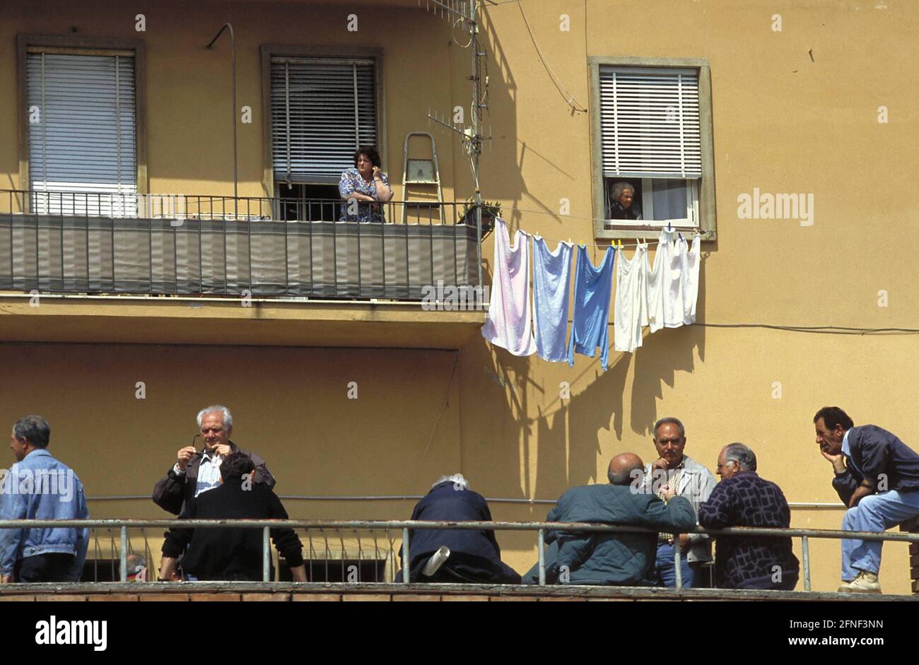 Der Nachmittag Klatsch am Italiener S. Stefano. [Automatisierte Übersetzung] Stockfoto