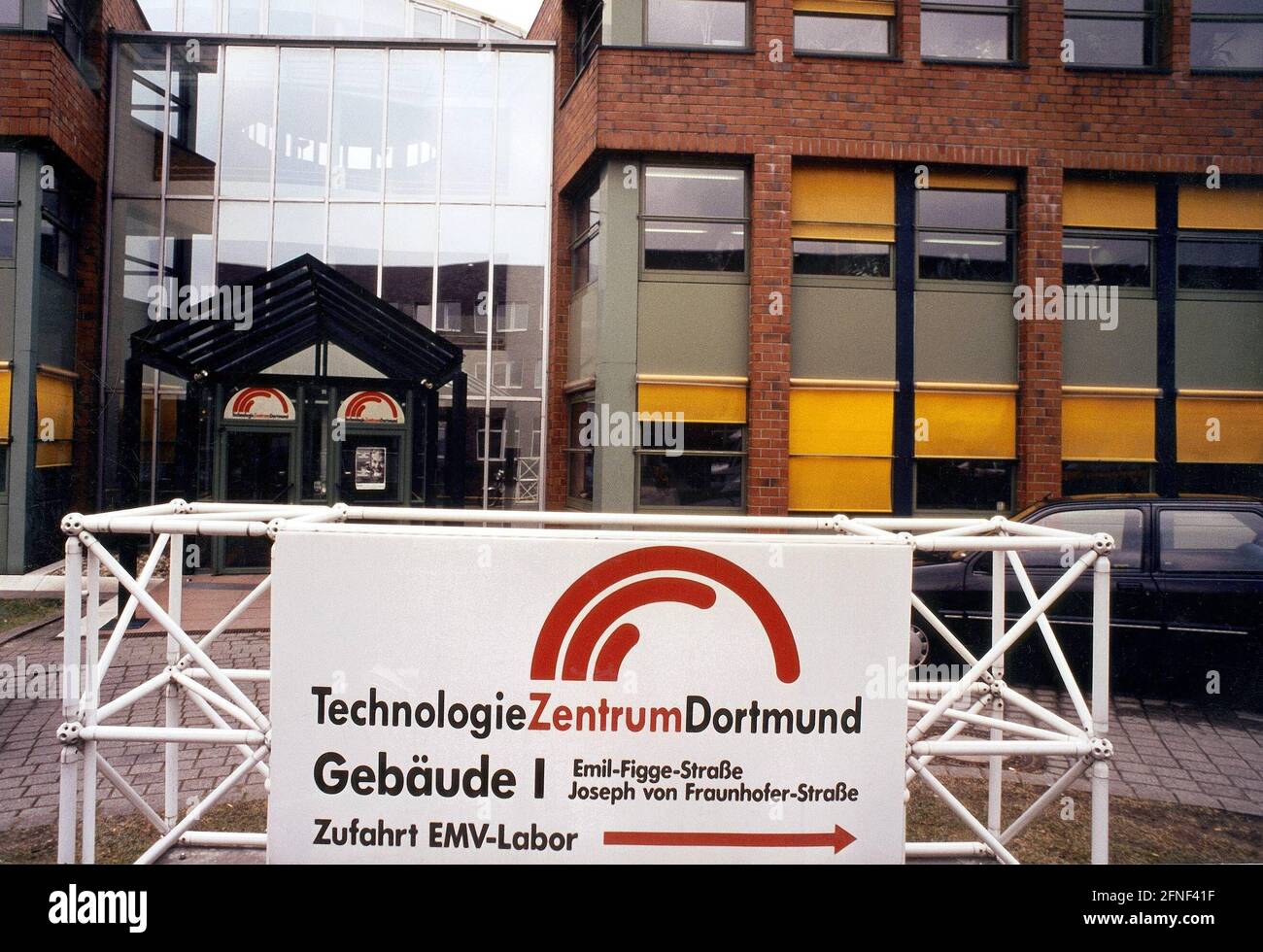 Blick auf das Hauptgebäude des Technologiezentrums Dortmund [Automatisierte Übersetzung] Stockfoto