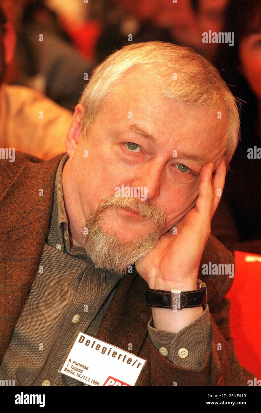 Peter Porsch auf der PDS-Bundesparteikonferenz in Berlin. [Automatisierte Übersetzung] Stockfoto