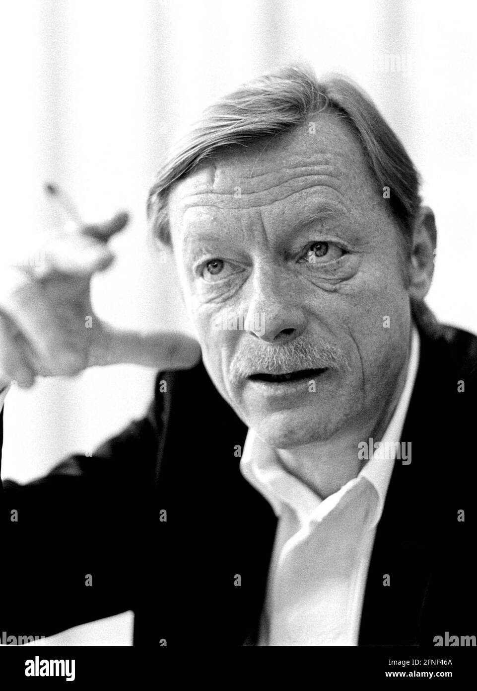 Otto Sander (geboren 1941), deutscher Schauspieler, während einer Lesung im Harenberg City Center in Dortmund. [Automatisierte Übersetzung] Stockfoto