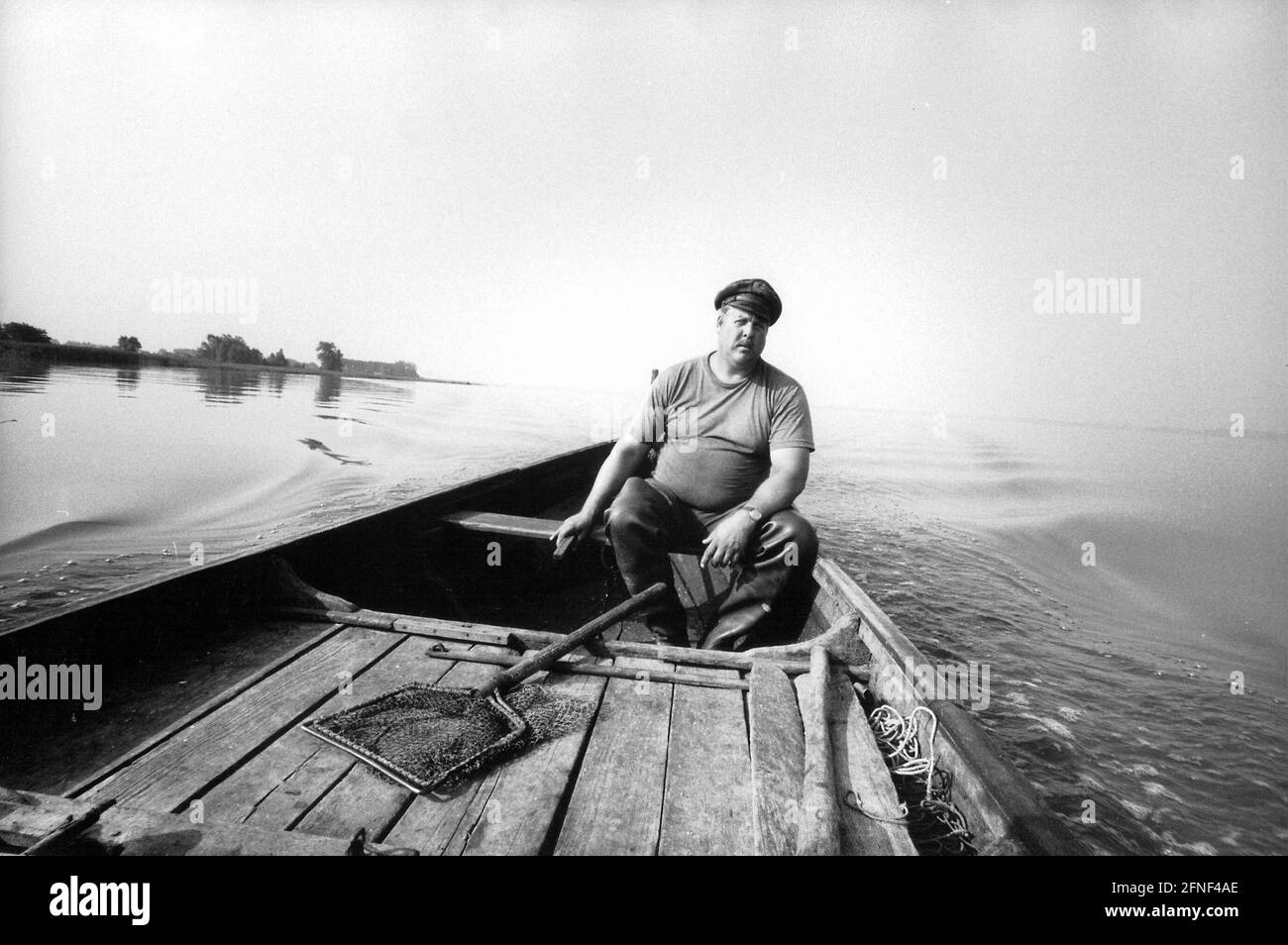 Aalfischer auf dem Achterwasser vor der Insel Usedom in Mecklenburg-Vorpommern. [Automatisierte Übersetzung] Stockfoto