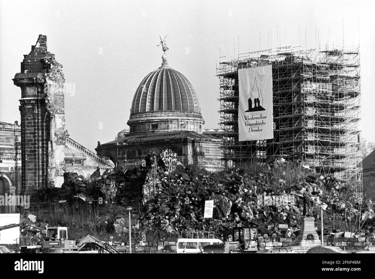 Zerstörte Frauenkirche in Dresden. Der Wiederaufbau ist geplant. [Automatisierte Übersetzung] Stockfoto