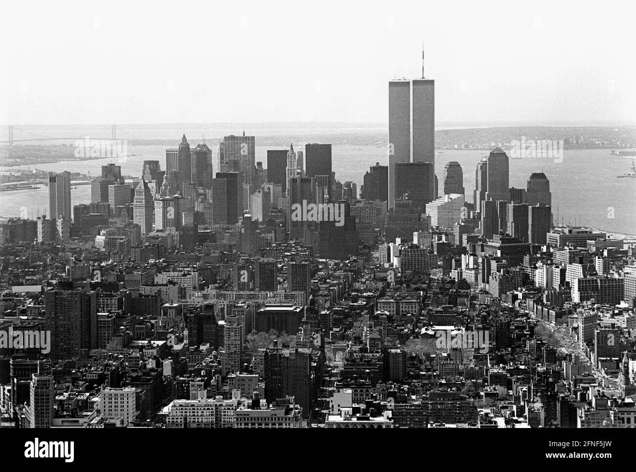 Blick auf Manhattan mit den Türmen des World Trade Center. [Automatisierte Übersetzung] Stockfoto