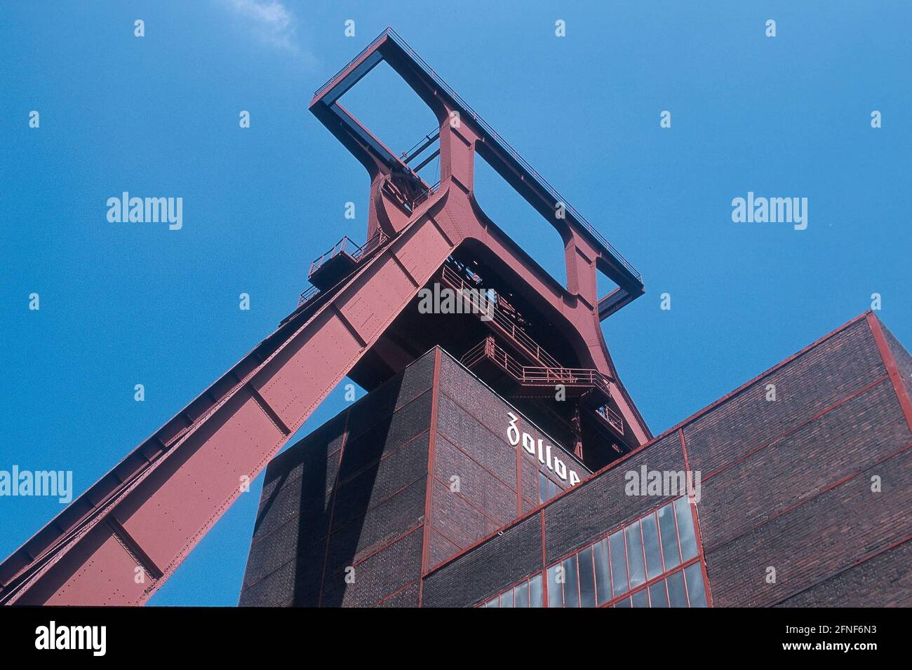 Zollverein Schacht XII in Essen, Zeche entworfen von den Architekten Schupp und Kremmer. 1932 in Betrieb genommen, 1986 geschlossen. Ankerpunkt der Route des industriellen Erbes: [Automatisierte Übersetzung] Stockfoto