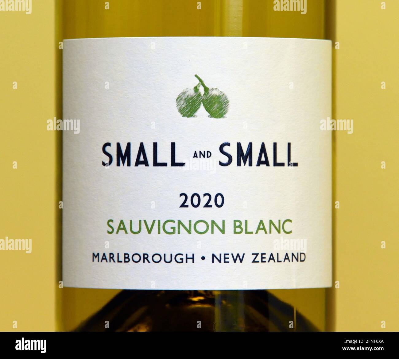 Weinetikett. Klein und klein. 2020. Sauvignon Blanc. Marlborough. Neuseeland. Stockfoto
