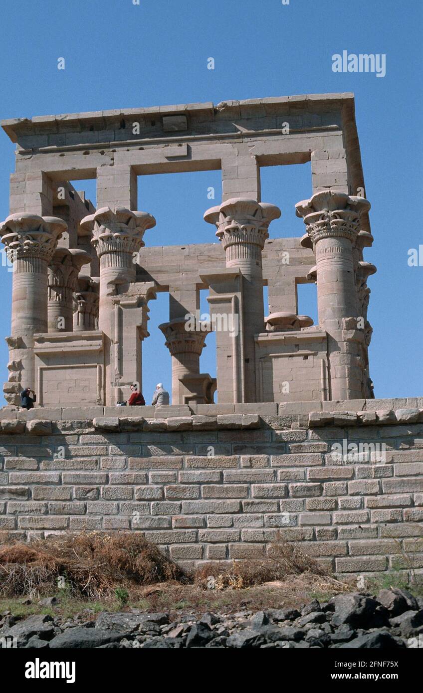 Der Tempel von Philae wurde von der Insel Philae auf die Insel Agilkia nach dem Bau des Nilhochdamms in Assuan verlegt. [Automatisierte Übersetzung] Stockfoto