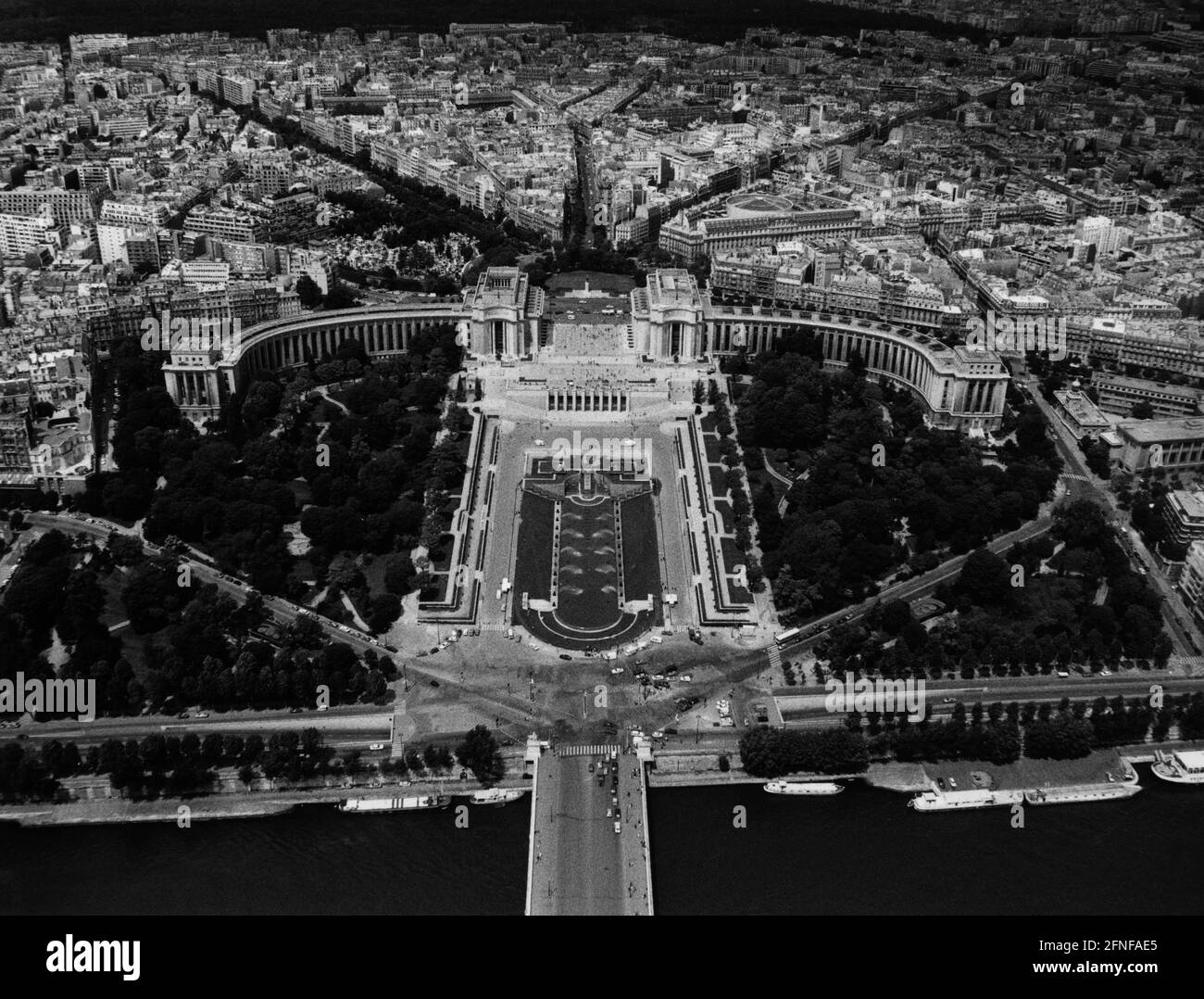 Blick vom Eiffelturm auf den Place du Trocadero in Paris. [Automatisierte Übersetzung] Stockfoto