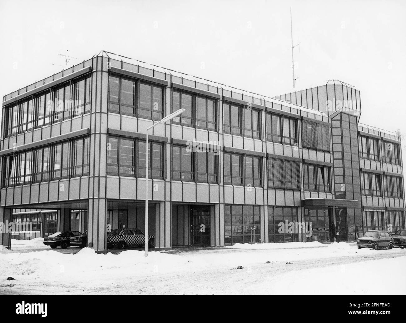 Das zentrale Büro- und Werkstattgebäude des U-Bahndepots am Kieferngarten in München. [Automatisierte Übersetzung] Stockfoto