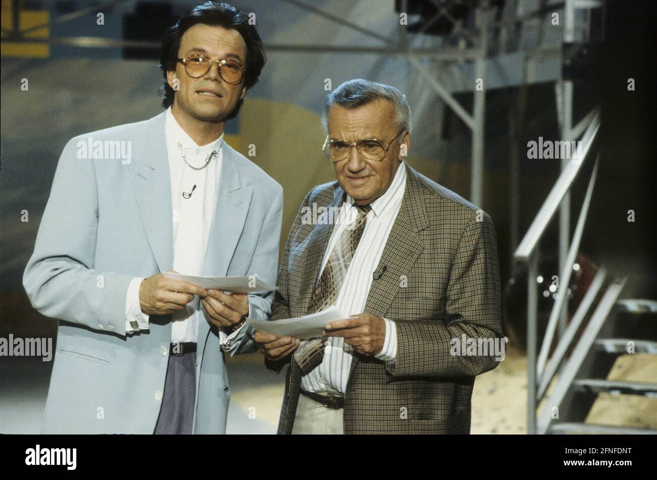 Die deutschen Fernsehmoderatoren Wolfgang Lippert (links) und Heinz Schenk. Undatierte Aufzeichnung. [Automatisierte Übersetzung] Stockfoto