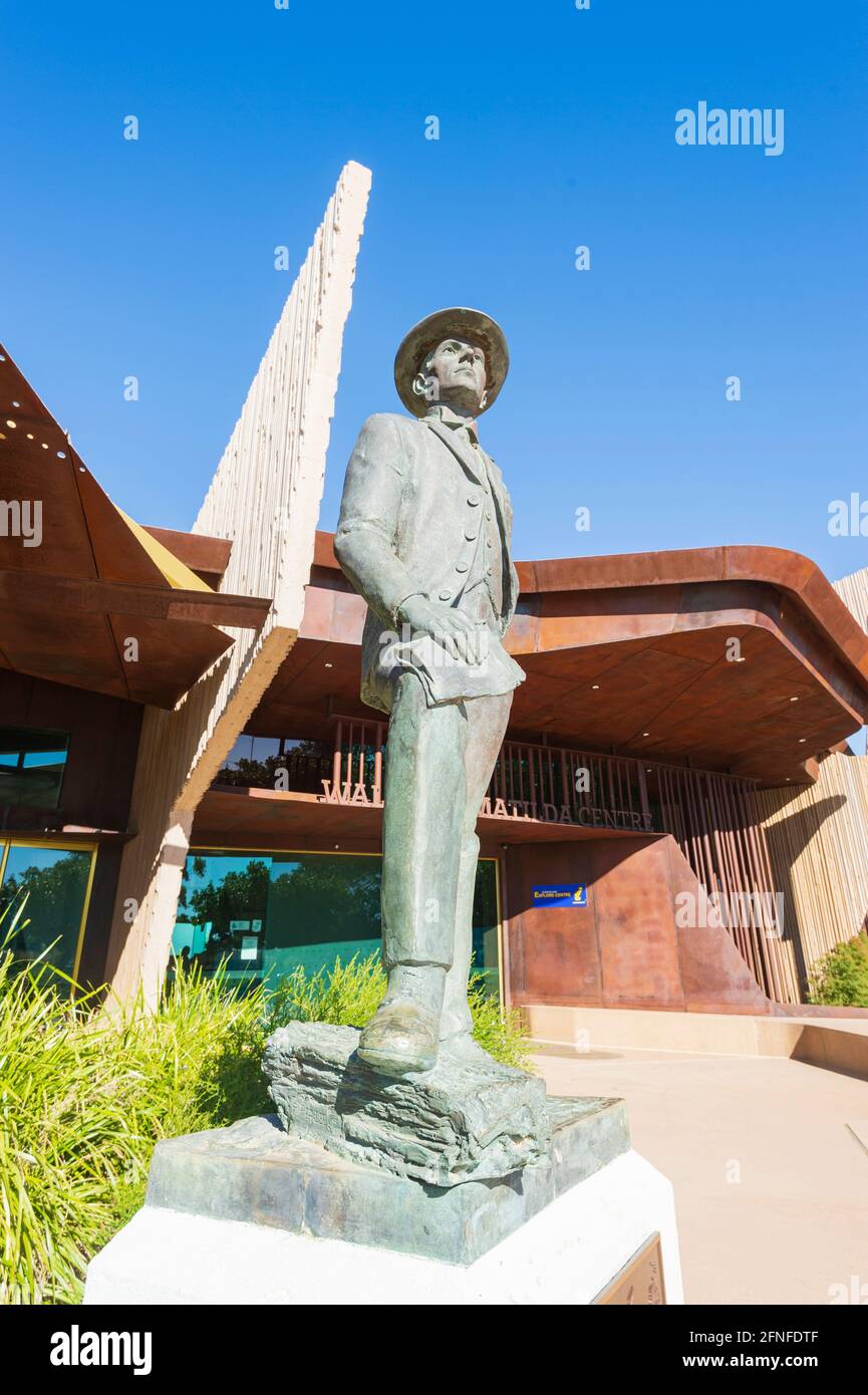Statue von Andrew Barton 'Banjo' Pherson vor dem Waltzing Mathilda Center, Winton, Central Queensland, QLD, Australien Stockfoto