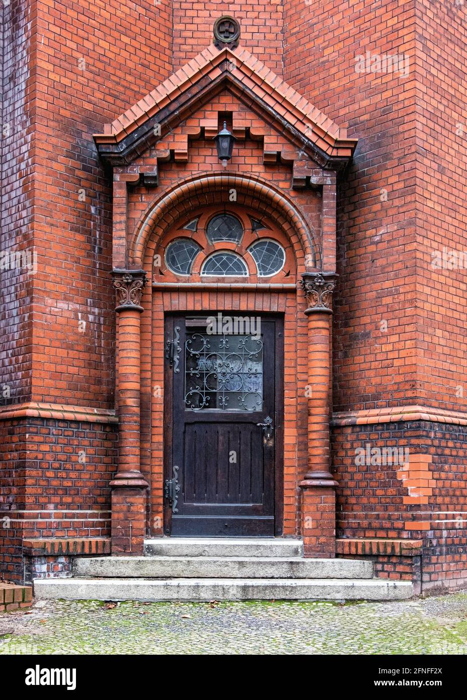 Gethsemane Lutheran Church, erbaut 1891-3 Architekt August Orth, mit romanischen Revivalismus & neo-Backstein gotischen Stilen. Stargarder Str. 77, Prenzlauer Stockfoto