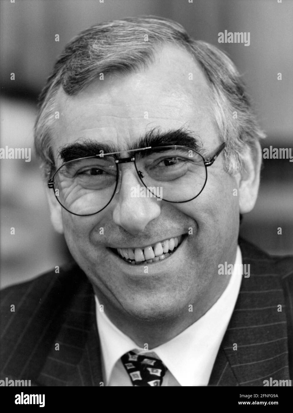 Bundesfinanzminister und CSU-Vorsitzender Theodor Waigel lacht. [Automatisierte Übersetzung] Stockfoto