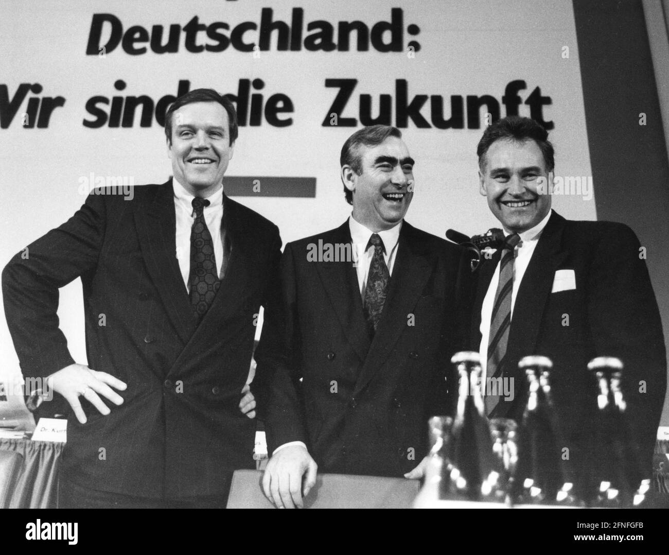 Von links nach rechts: CDU-Generalsekretär Volker Rühe, CSU-Vorsitzender und Bundesfinanzminister Dr. Theo Waigel und CSU-Generalsekretär Erwin Huber. [Automatisierte Übersetzung] Stockfoto