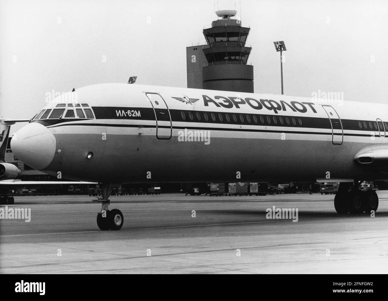 Ein Iljuschin IL-62 M der russischen Fluggesellschaft Aeroflot am Flughafen Zürich. Die IL-62 war das erste sowjetische Langstreckenflugzeug, das mit Jet-Triebwerken ausgestattet wurde. Die vier Motoren waren am Heck angeordnet. [Automatisierte Übersetzung] Stockfoto