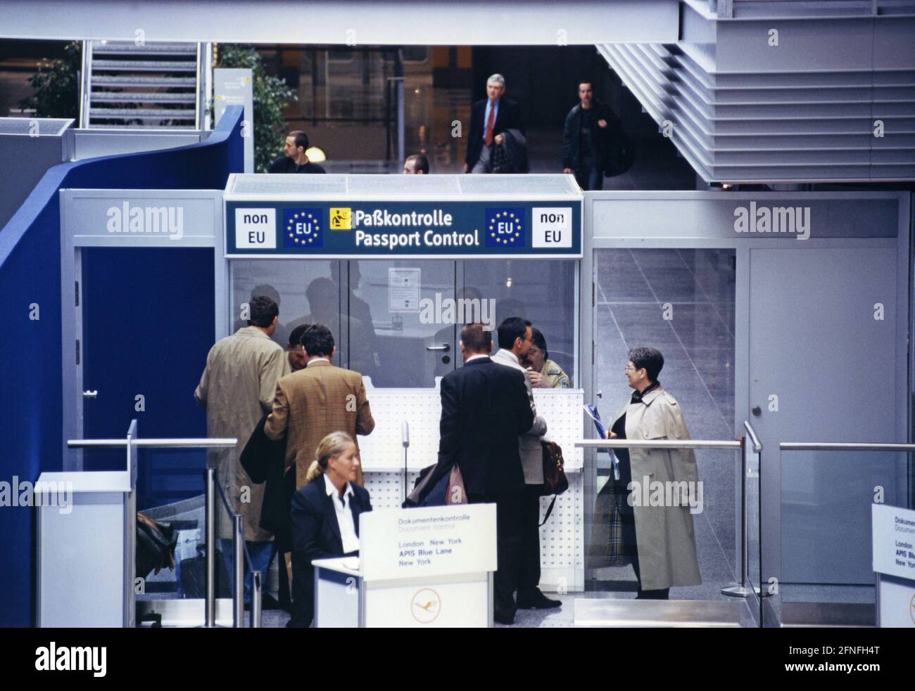 Blick auf den Sicherheitsbereich des Terminal A am Flughafen Düsseldorf. [Automatisierte Übersetzung] Stockfoto