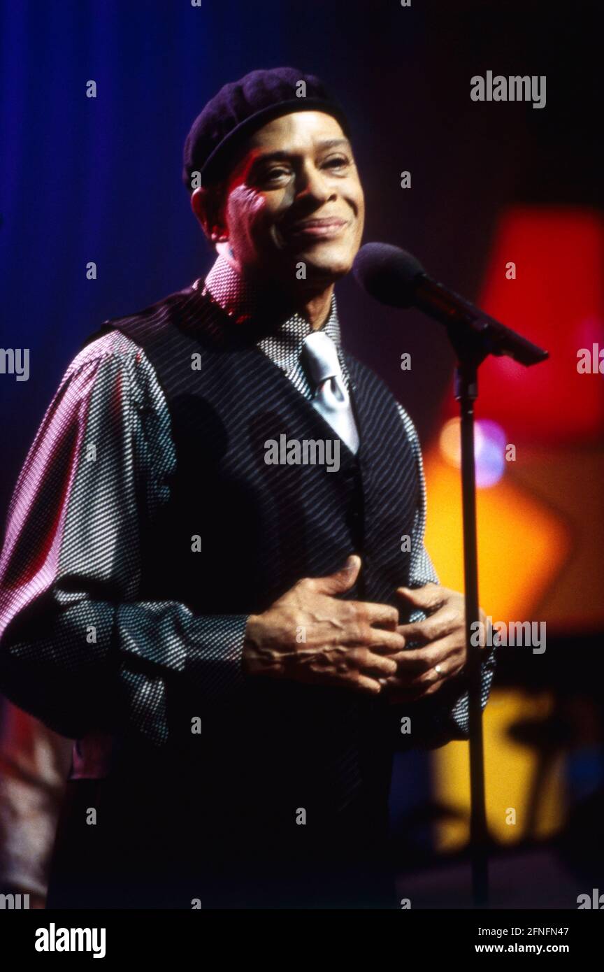 Al Jarreau, amerikanischer Jazz-Sänger, Pop und R&B, bei einem TV SWR Auftritt. 1999. Al Jarreau, amerikanischer Jazz, Pop und Rhythm-and-Blues-Sänger, TV-Performance, 1999. Stockfoto