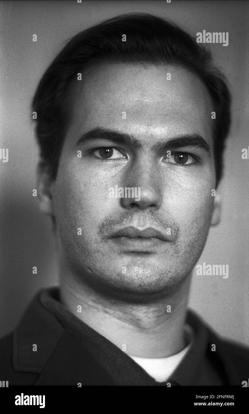 Deutschland, Berlin, 03.02.1993, Klaus Biesenbach, Geschäftsführer der Kunstwerke e.V., Auguststraße, . [Automatisierte Übersetzung] Stockfoto