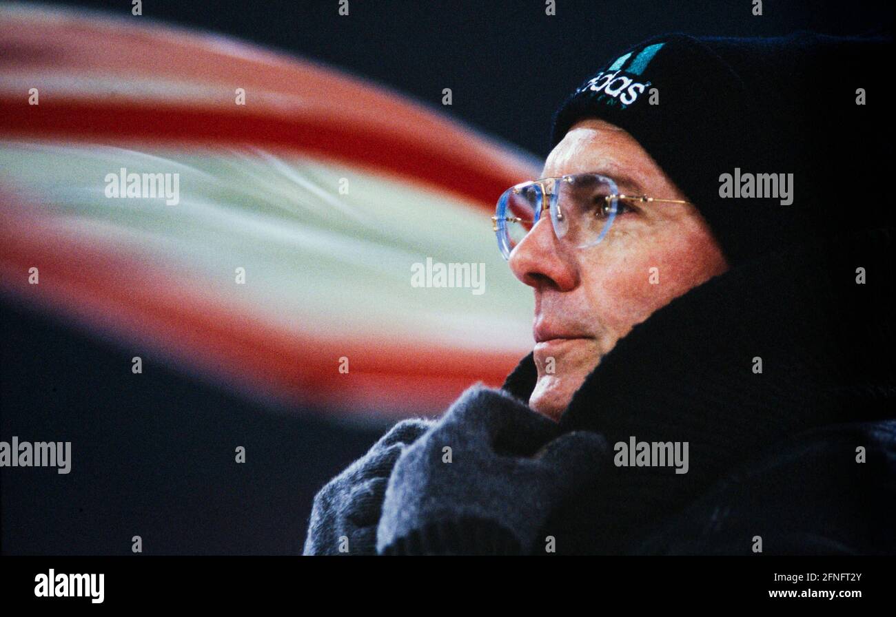 FUSSBALL 1. BUNDESLIGA SAISON 1993/1994 FC Bayern München - VfB Stuttgart 13.02.1994 Trainer Franz Beckenbauer (Bayern München) FOTO: WEREK Presse Bildagentur xxNOxMODELxRELEASExx Stockfoto