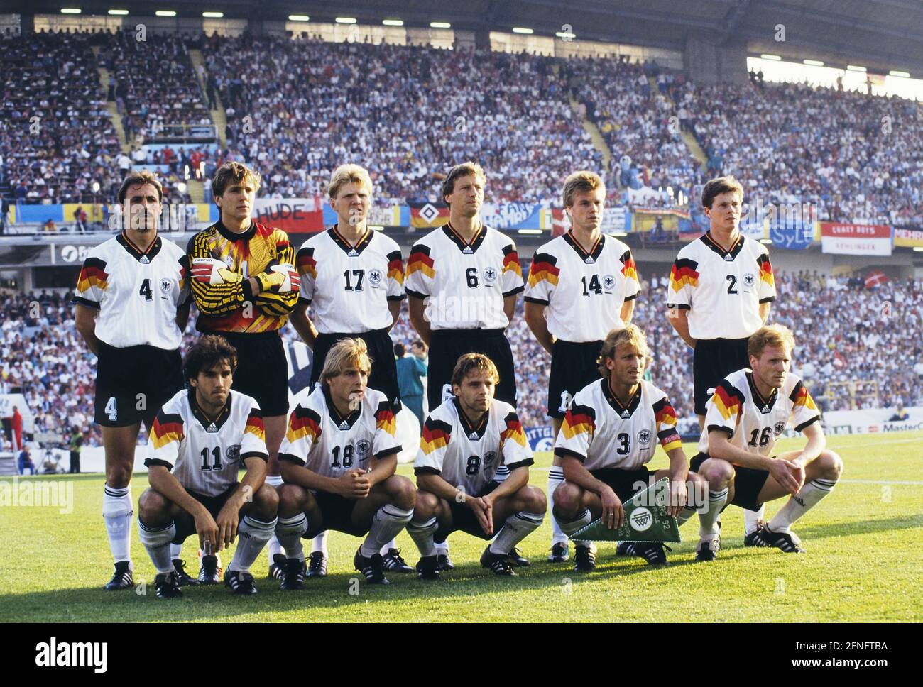 FUSSBALL-Europameisterschaft 1992 Dänemark - Deutschland Finale 26.06.1992 Teambild Deutschland: Jürgen Kohler, Torwart Bodo Illgner, Stefan Effenberg, Guido Buchwald, Thomas Helmer, Stefan Reuter (hinten von links) Karl Heinz Riedle, Jürgen Klinsmann, Thomas Haessler, Andreas Brehme, Matthias Sammer (vorne von rechts) FOTO: WEREK Pressebildagentur xxNOxMODELxRELEASExx Stockfoto