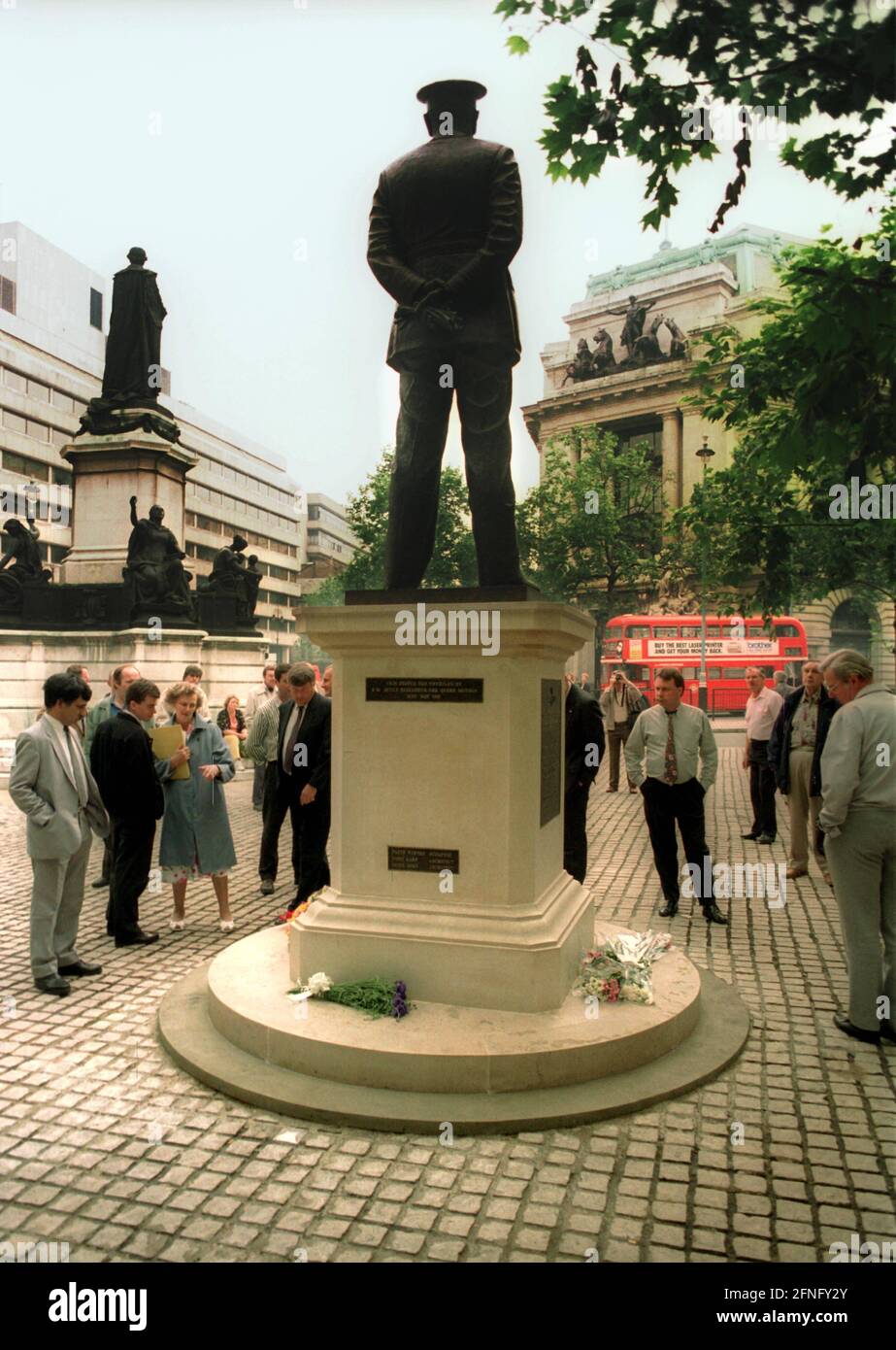 Großbritannien / England / London / 5 / 1992 City of London. Denkmal für Bomber Harris, der die Luftangriffe auf deutsche Städte während des letzten Weltkrieges organisierte. Er ist für viele Tote in Deutschland verantwortlich. // Luftkrieg / Geschichte / Krieg / Verbündete / deutsche Opfer [automatisierte Übersetzung] Stockfoto