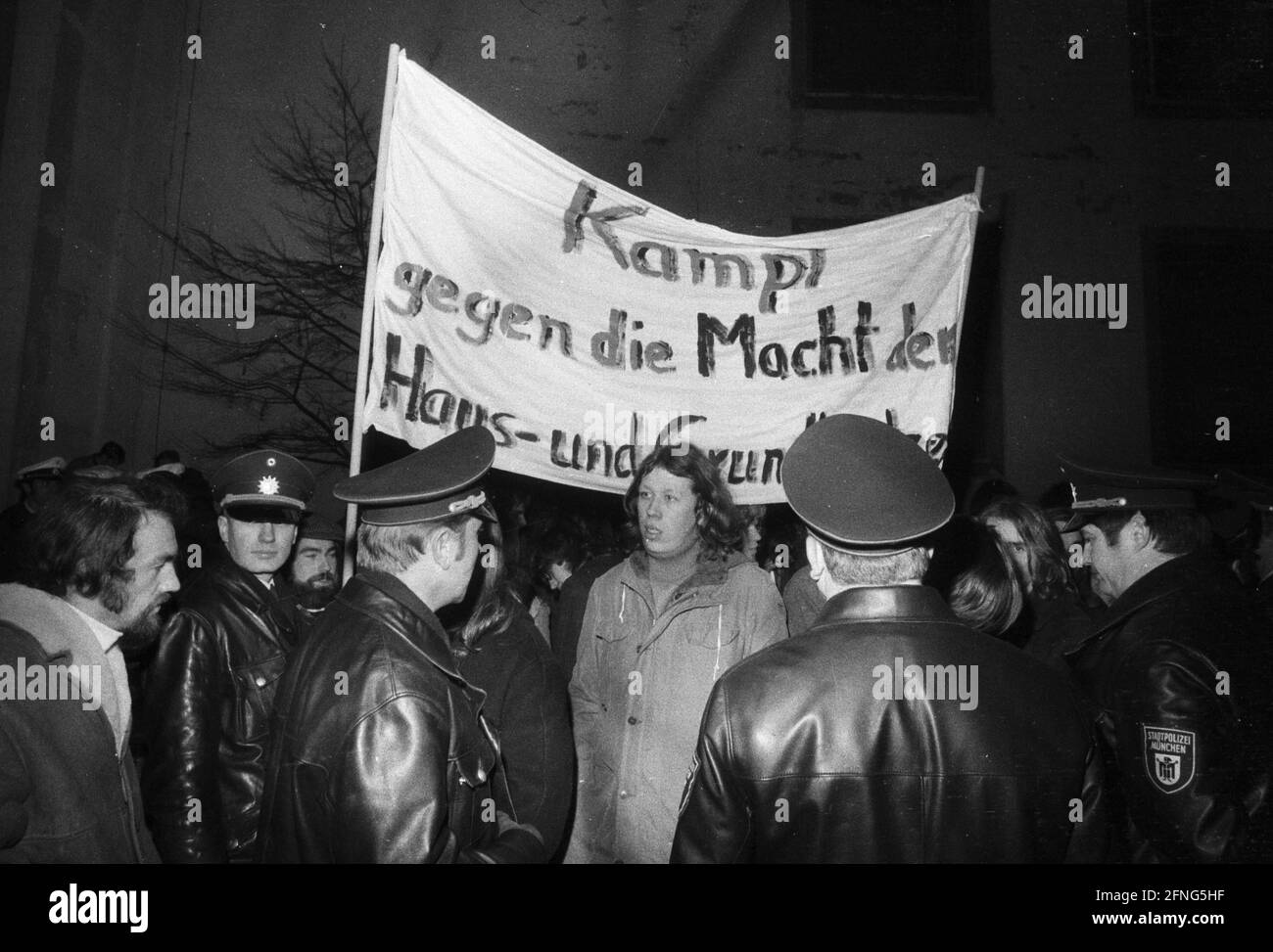 Besetzung eines Hauses durch Demonstranten in der Münchner Adalbertstraße. Sie demonstrieren gegen die steigenden Mieten. [Automatisierte Übersetzung] Stockfoto