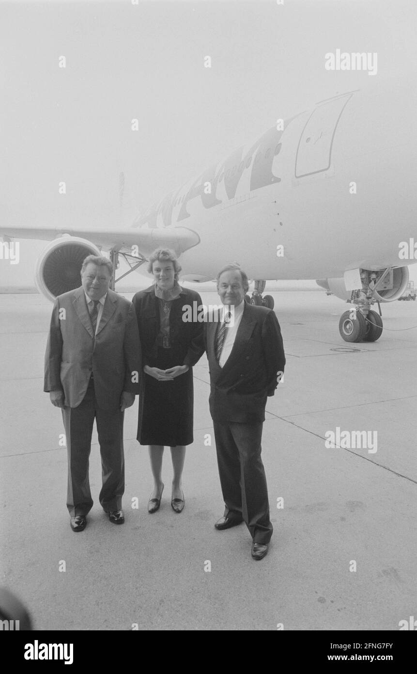 Der bayerische Ministerpräsident Franz Josef Strauß, seine Tochter Monika Strauß und Hans Arnt bei der Übergabe des ersten PAN AM Airbus A 310 in München. [Automatisierte Übersetzung] Stockfoto