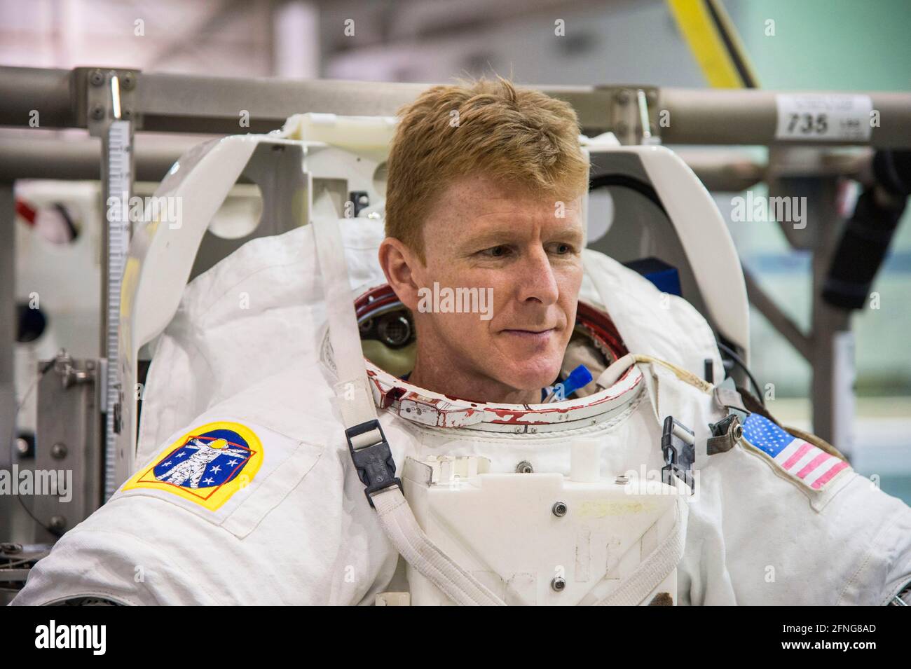 WELTRAUMZENTRUM JOHNSON, USA - 13. Dezember 2013 - Sojus 45-Crew-Mitglied ESA-Astronaut Tim Peake während der ISS EVA Maintenance 1 - Training am NBL-Pool. T Stockfoto
