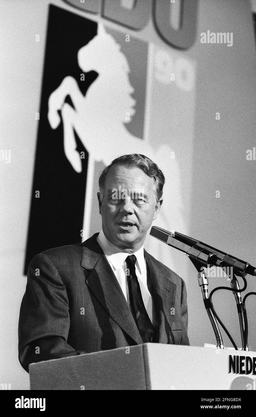 Deutschland, Hannover, 13.10.1989. Archiv Nr.: 09-53-34 CDU-Landespartag-Niedersachsen Foto: Ernst Albrecht, Ministerpräsident von Niedersachsen [automatisierte Übersetzung] Stockfoto