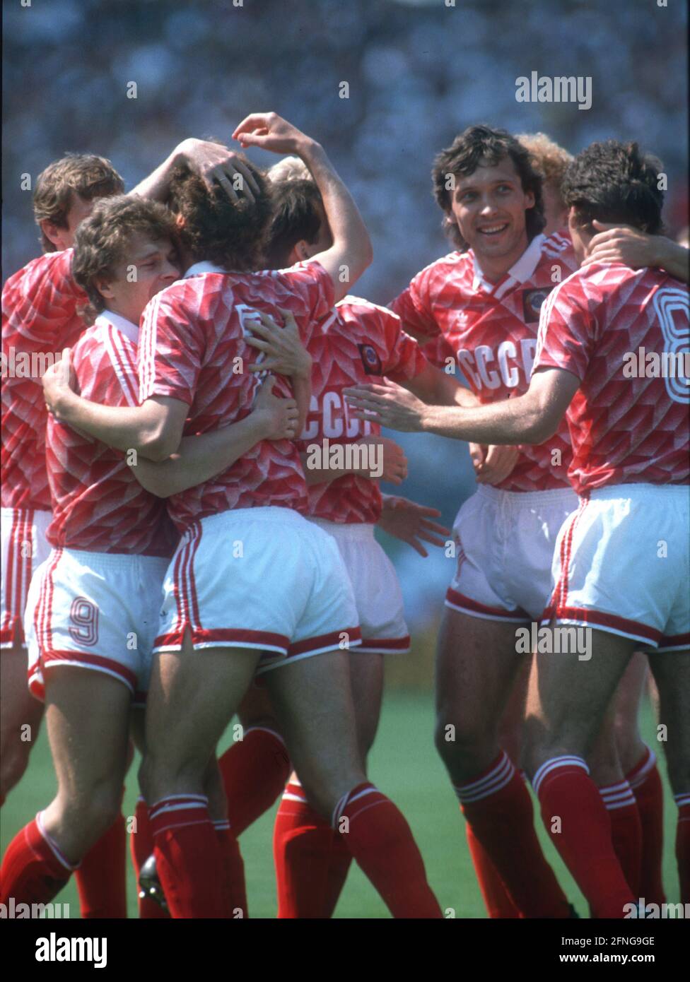 Fußball-Europameisterschaft 1988 in Deutschland: England - Sowjetunion 1:3/18.06.1988 in Frankfurt. Prost UdSSR. [Automatisierte Übersetzung] Stockfoto