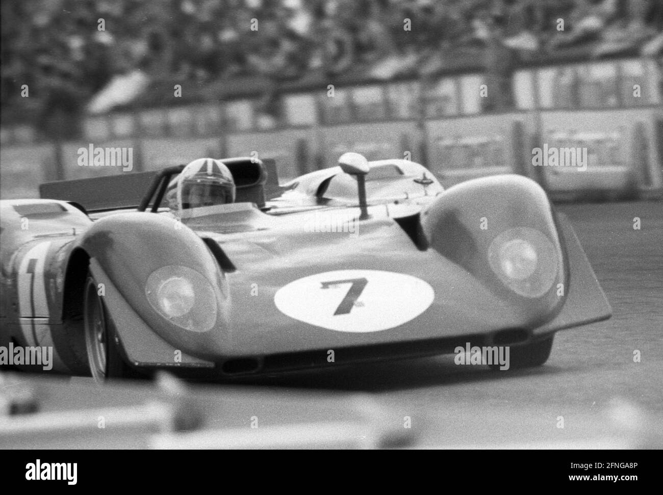 1000-km-Rennen auf dem Nürburgring 01.06.1969. Ferrari 312P von Pedro Rodriguez und Chris Amon in Aktion [automatisierte Übersetzung] Stockfoto