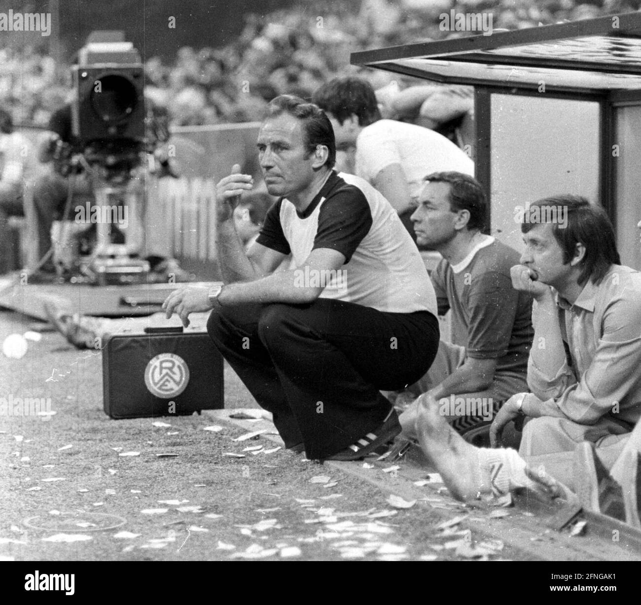 2. Aktionsspiel Rot Weiß Essen- Karlsruher SC 3:1 /13.06.1980/ KSC stieg dank 5:1 im 1. Spiel weiter auf / Coach Rolf Schafstall (Essen) [automatisierte Übersetzung] Stockfoto