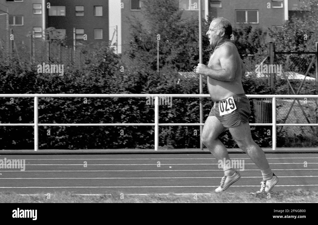 Berlin / 80-ies / 1981 Norbert Bluem, CDU, Kampagnen in Berlin und das Sportabzeichen. Er wird Senator im Senat Richard von Weizsaecker // Politik / Senat / Sport / [automatisierte Übersetzung] Stockfoto