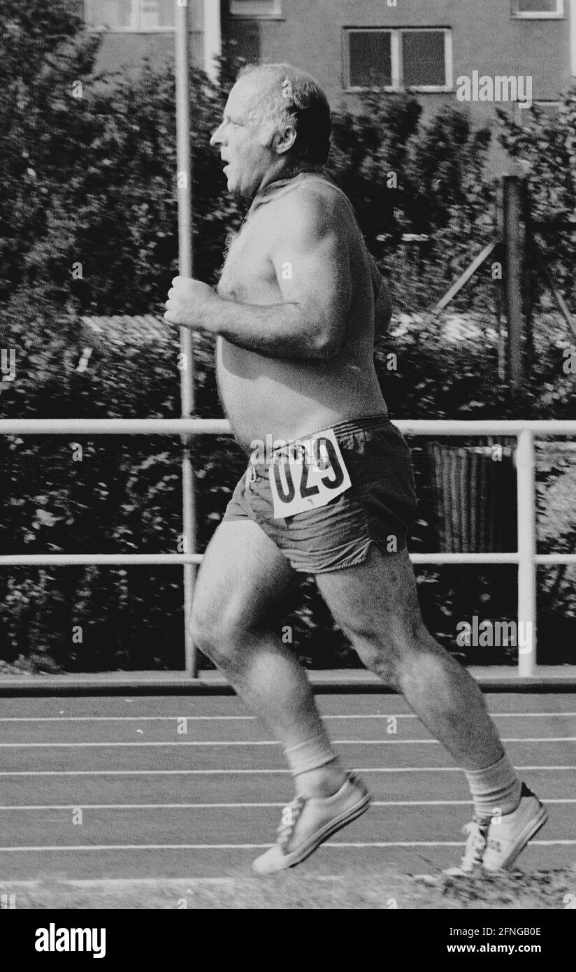 Berlin / 80-ies / 1981 Norbert Bluem, CDU, Kampagnen in Berlin und das Sportabzeichen. Er wird Senator im Senat Richard von Weizsaecker // Politik / Senat / Sport Stockfoto