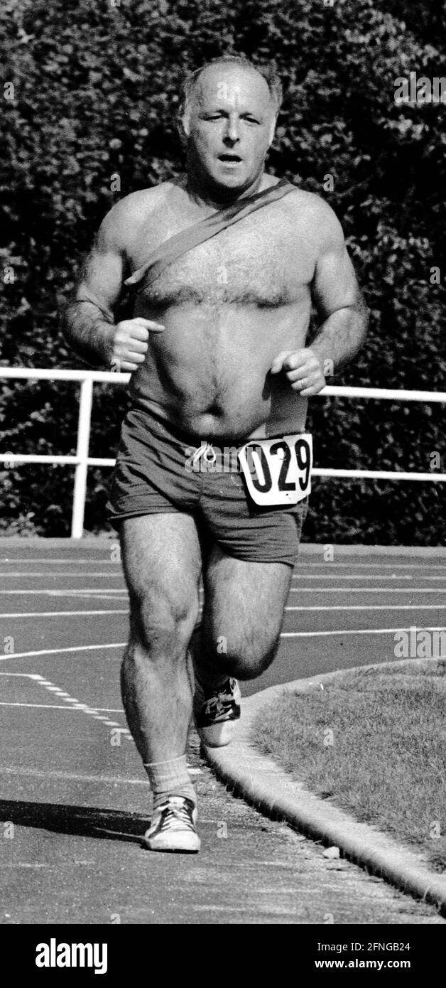 Berlin / 80-ies / 1981 Norbert Bluem, CDU, Kampagnen in Berlin und das Sportabzeichen. Er wird Senator im Senat Richard von Weizsaecker // Politik / Senat / Sport / [automatisierte Übersetzung] Stockfoto