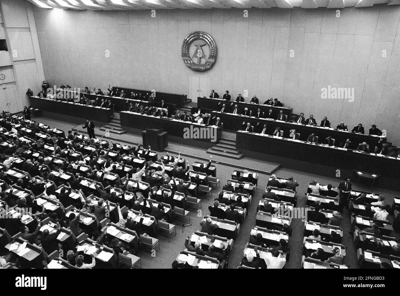 Deutschland, Ost-Berlin, 13.11.1989. Archiv Nr.: 11-24-34 Sitzung der Volkskammer der DDR Foto: Blick in die Sitzung [automatisierte Übersetzung] Stockfoto