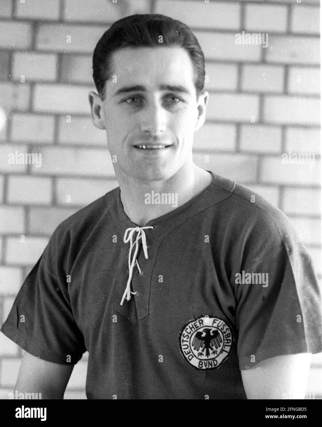 Torwart Hans Tilkowski Porträt im Nationaltrikot 03.04.1962 [maschinelle Übersetzung] Stockfoto