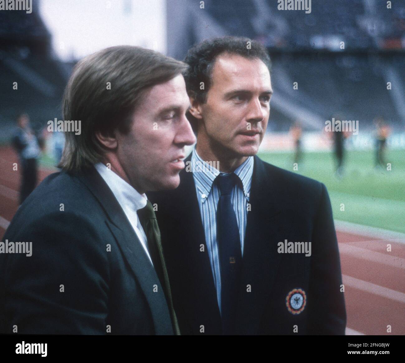 Teamchef Franz Beckenbauer (deutsche Fußballnationalmannschaft) mit Günter Netzer am 12.08.1987 in Berlin vor dem Länderspiel gegen Frankreich. Copyright nur für journalistische Nutzung! Nur für redaktionelle Zwecke! Copyright nur für journalistische Nutzung ! Nur für redaktionelle Zwecke! [Automatisierte Übersetzung] Stockfoto