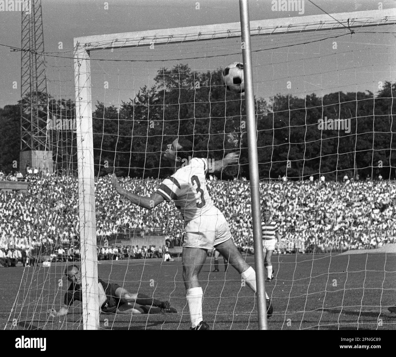 Fussball dfb pokal duisburg Fotos und Bildmaterial in hoher Auflösung