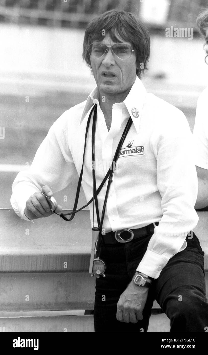 Formel-1-Chef Bernie Ecclestone mit Stoppuhr in der Box Lane 29.07.1979 [automatisierte Übersetzung] Stockfoto