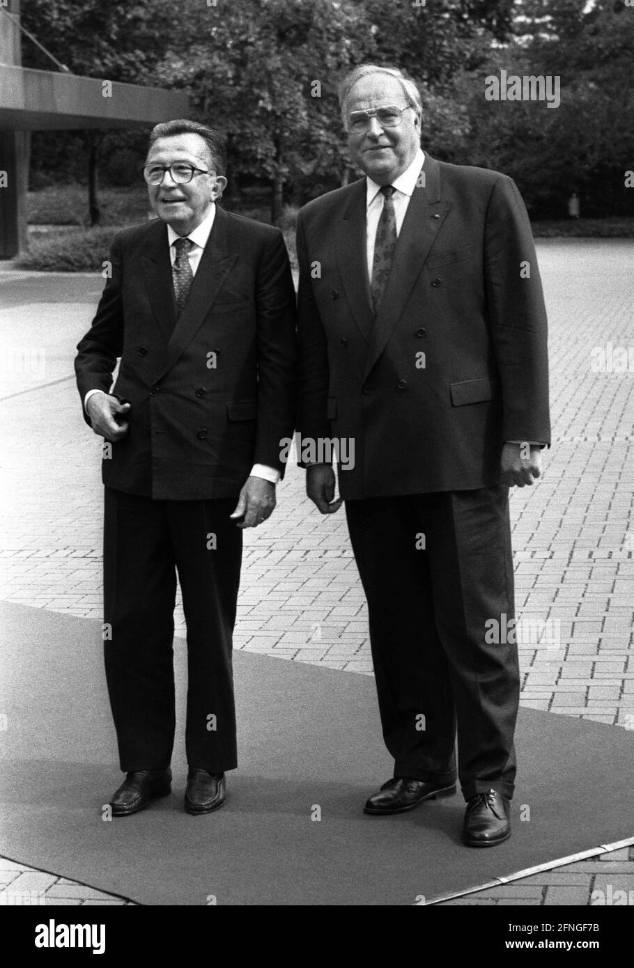 Deutschland, Bonn, 10.09.1990 Archiv-Nr.: 20-24-19 Staatsbesuch in Italien Foto: Bundeskanzler Helmut Kohl und der italienische Ministerpräsident Giulio Andreotti [automatisierte Übersetzung] Stockfoto