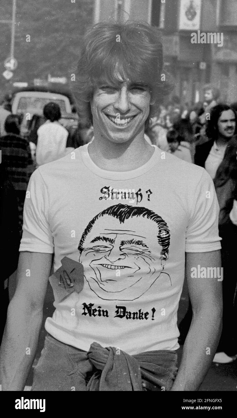 Berlin / Parteien / Politik 80er / 1980 CDU-Bundesparteitag beim ICC Berlin am 5/19/1980 wird Franz-Josef Strauss als Kanzlerkandidat der CSU kandidieren. Linke Gruppen protestieren vor dem Kongressgebäude: -Strauss nein dankel- // Linke / Bundestagswahl / Bürgerbewegung / Wahlkampf / Parteipolitik Stockfoto