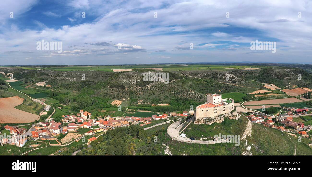 Panorama-Luftaufnahme des Schlosses von Curiel de Duero, Spanien Stockfoto