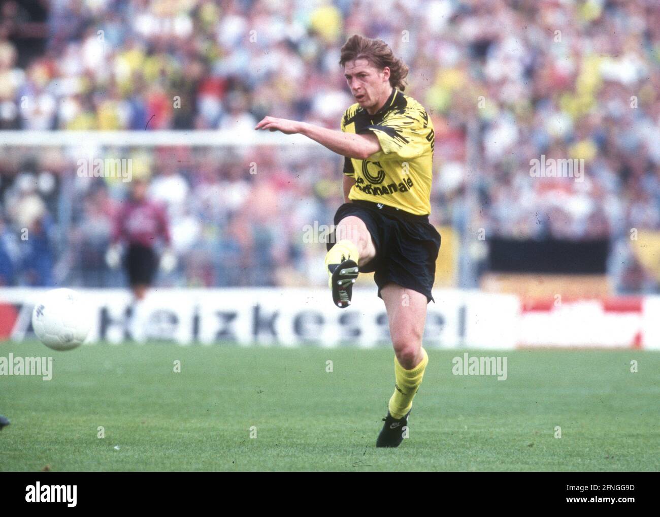 FC Schalke 04 - Borussia Dortmund 1:0 15.08.1993 / Steffen Freud (BVB) in Aktion , Dreharbeiten , Schuss Stockfoto