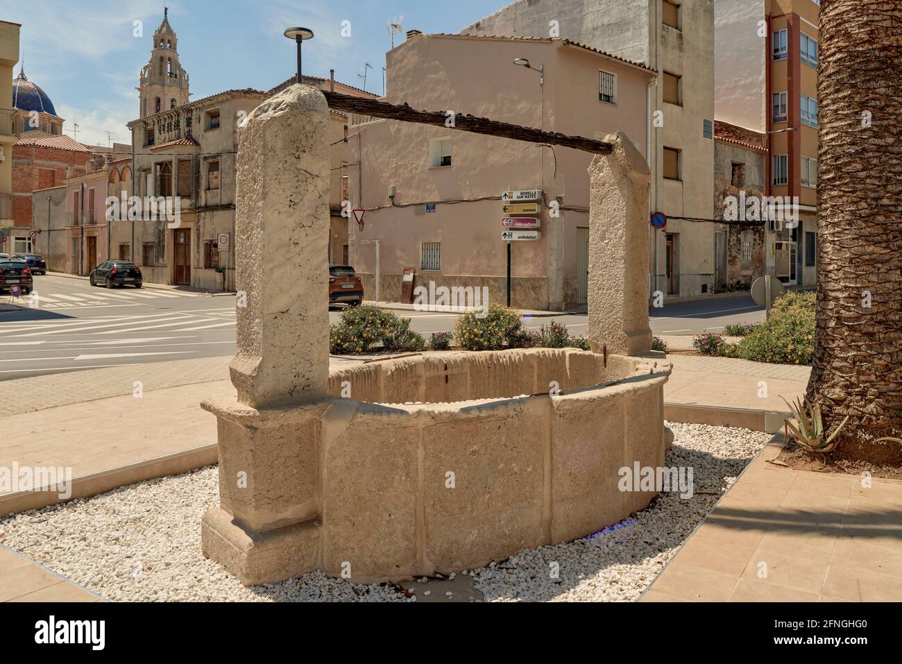 Alte Brunnen, die Teil der lokalen Landschaft sind, ein Stück des reichen Erbes von Alcalá de Xivert, Castellon, Spanien, Europa Stockfoto