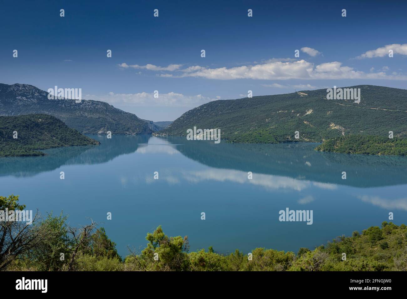 Canelles Stausee von der Einsiedelei von San Marcos de Finestres (Aragon Spanien, Pyrenäen) gesehen ESP: Embalse de Canelles Stockfoto