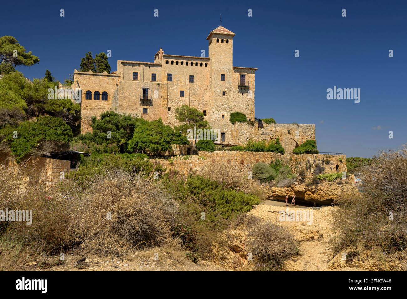 Schloss Tamarit und Strand Cala Jovera (Tarragona, Costa Daurada, Katalonien, Spanien) ESP: Castillo de Tamarit y la cala Jovera (Tarragona, Costa Daurada) Stockfoto
