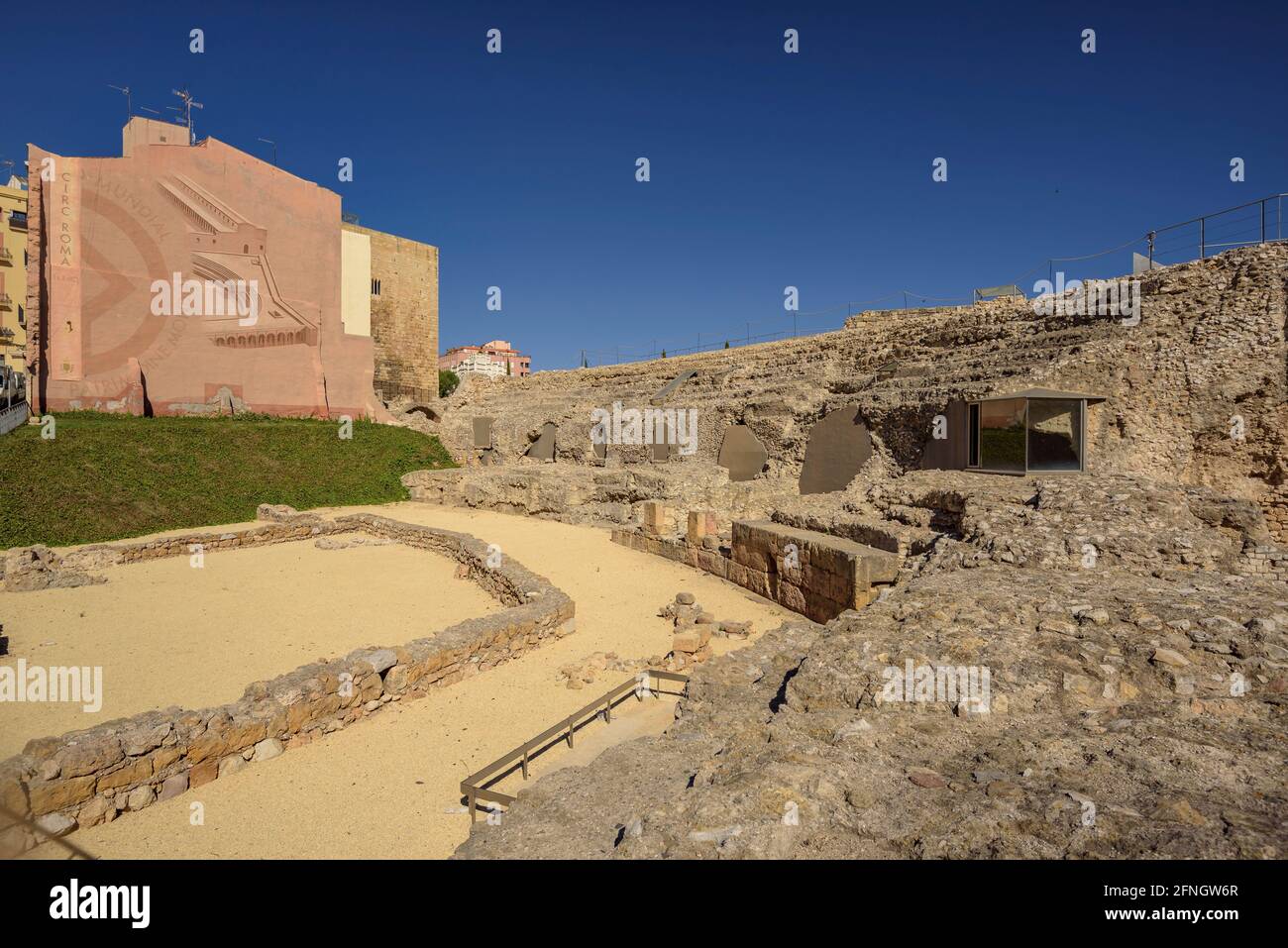 Tarragona antike Stadt. (Tarraco) Ruïns des römischen Zirkus und der mittelalterlichen Stadtmauer (Tarragona, Katalonien, Spanien) Stockfoto