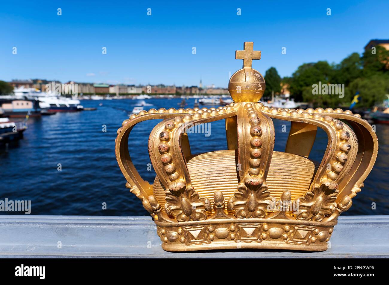 Skeppsholmsbron - Skeppsholm Brücke Mit Seiner Berühmten Goldenen Krone. Stockholm Schweden Stockfoto